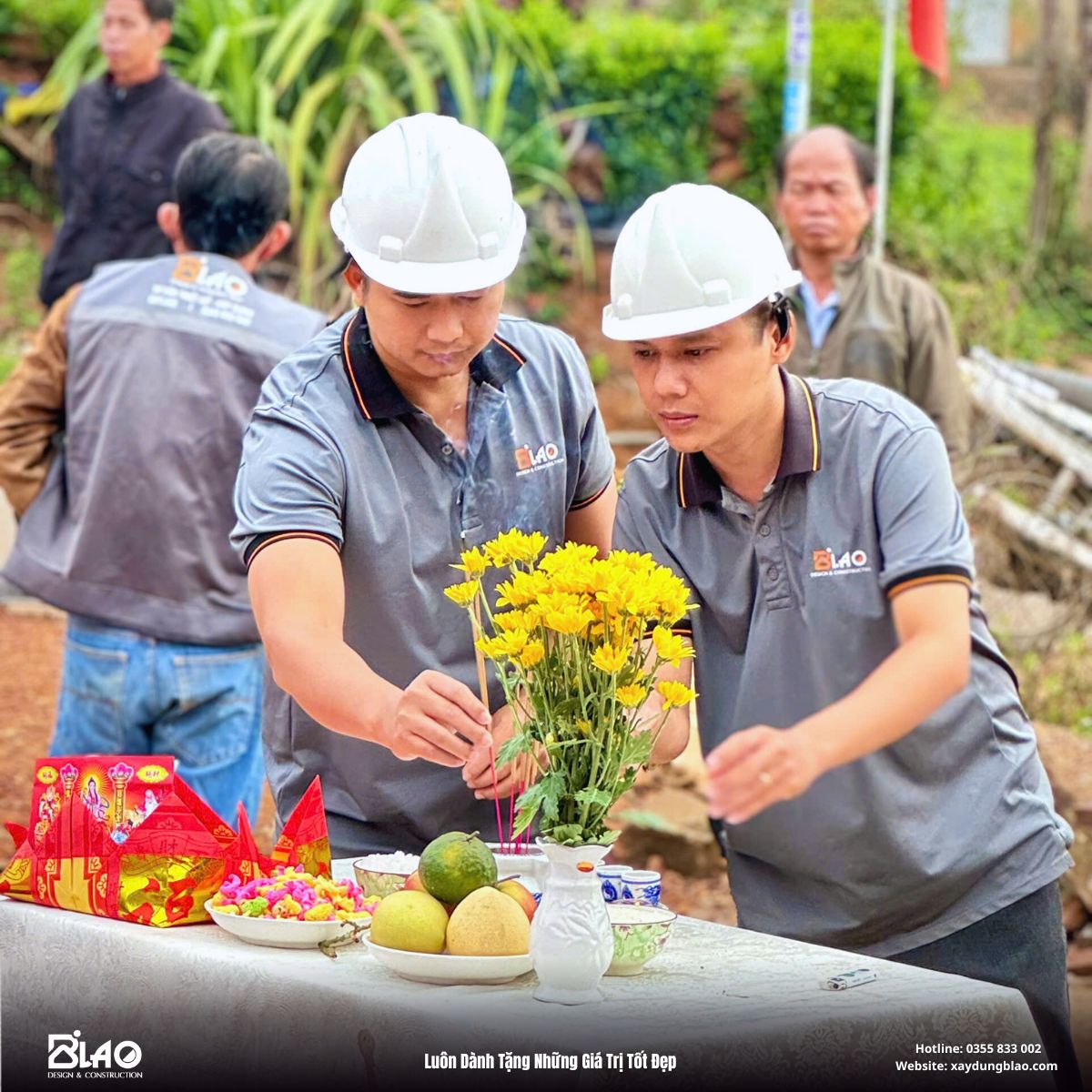 Sáng ngày 09/03, trong tiết trời trong xanh của Đinh Trang Thượng, B'LAO hân hạnh đặt những viên gạch đầu tiên cho căn nhà vườn mái Nhật 120m²