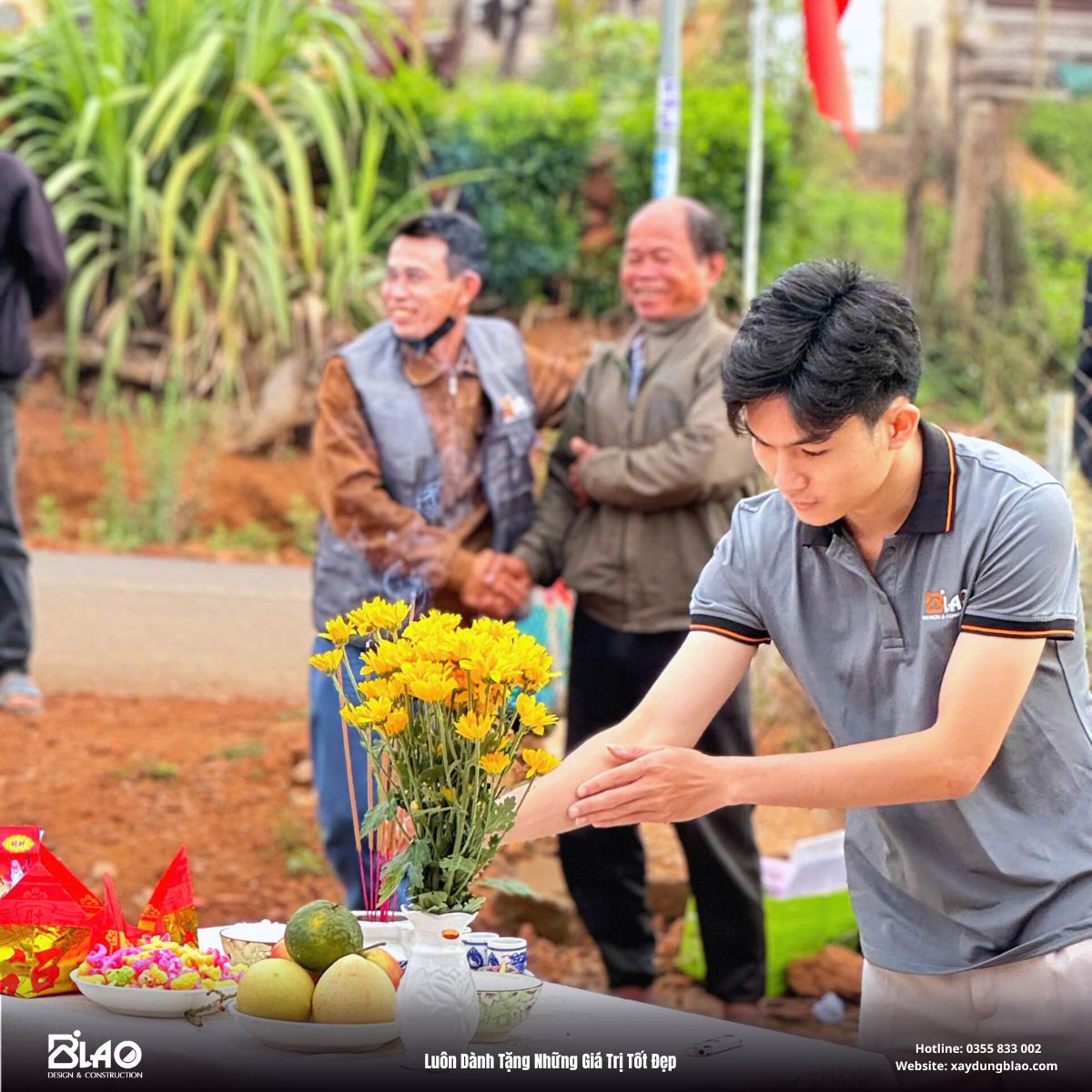 Sáng ngày 09/03, trong tiết trời trong xanh của Đinh Trang Thượng, B'LAO hân hạnh đặt những viên gạch đầu tiên cho căn nhà vườn mái Nhật 120m²