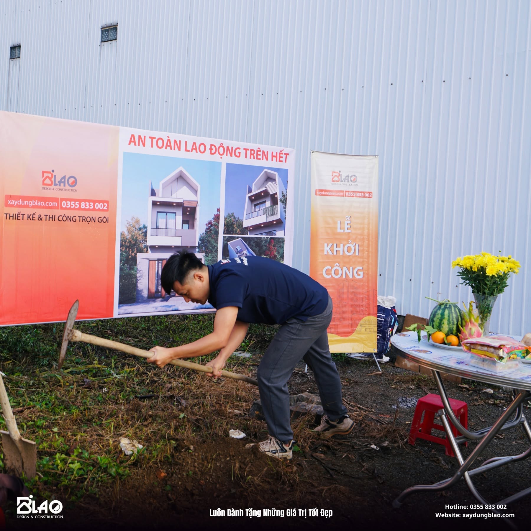 Mong muốn của gia đình rất rõ ràng: một ngôi nhà phố hiện đại vừa đẹp về kiến trúc nhưng vẫn phải tối ưu công năng để mọi thành viên