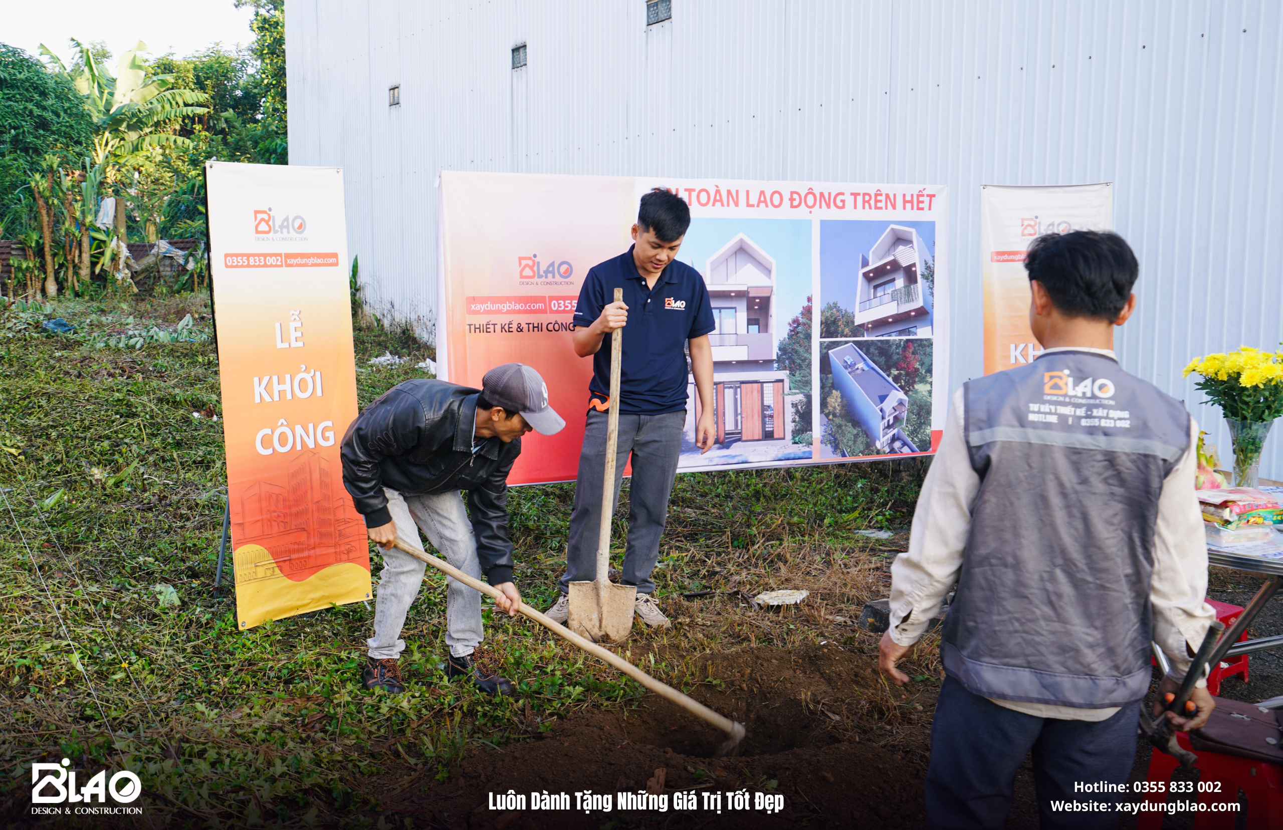 Mong muốn của gia đình rất rõ ràng: một ngôi nhà phố hiện đại vừa đẹp về kiến trúc nhưng vẫn phải tối ưu công năng để mọi thành viên